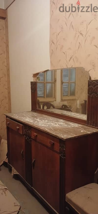 سفره انتيك بخشب ورد و مرآة و رخام بلجيكي عمرها مائة عام