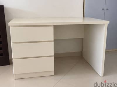 desk for sale/ مكتب للبيع