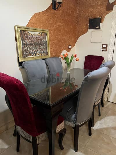 للبيع غرفة سفرة مودرن شيك جدا باللون الأسود بحالة ممتازة واستعمال خفيف