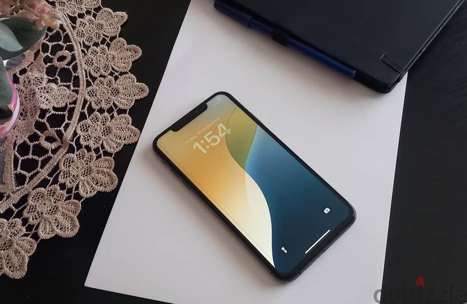 Apple - iPhone XS Max 4