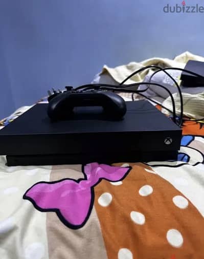 جهاز xbox one x بحاله الزيرو  معاه دراع ومساحه٧٨١جيجا
