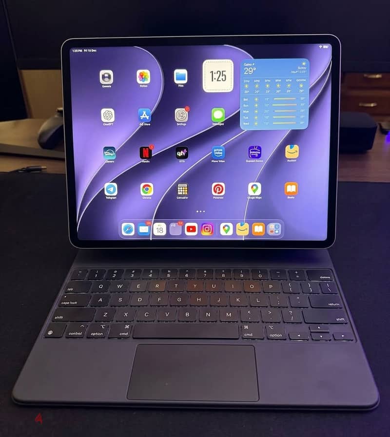 Ipad pro 12.9 (6th Generation) 256GB + Magic Keboard + Ipad pencil 9