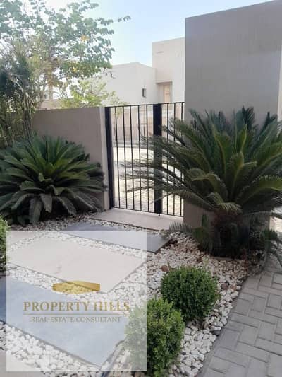 Fully finished villa for sale directly on North 90th Street.