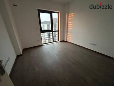 أستديو لقطه للبيع في مدينتي في b8 أجمالي مليون 800 بالتقسيط علي 12 سنه