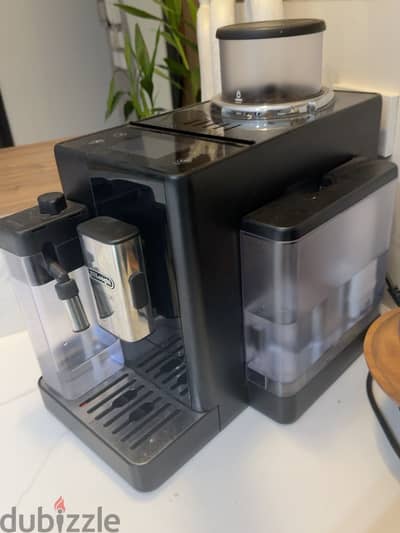 ماكينة قهوة De’Longhi أوتوماتيك استعمال خفيف جدًا + ضمان ساري