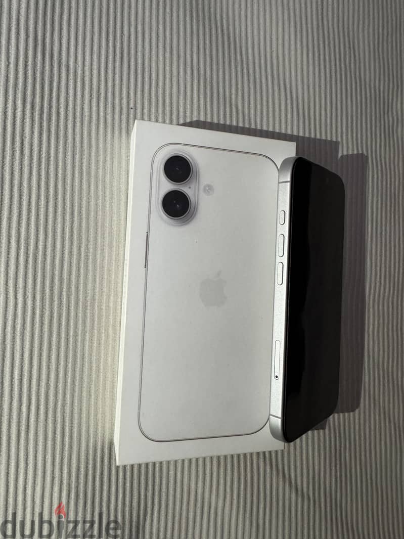 Apple - iPhone 17 4