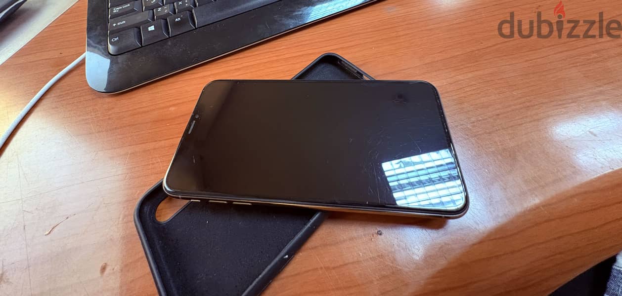 Apple - iPhone XS Max 3