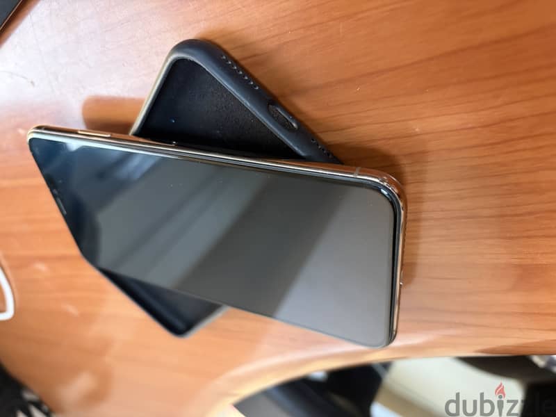 Apple - iPhone XS Max 7