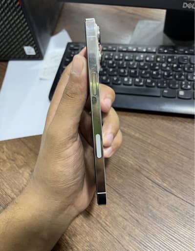 للبيع او البدل  iPhone 13 Pro Max كسر زيرو حاله نضيفه جدا
