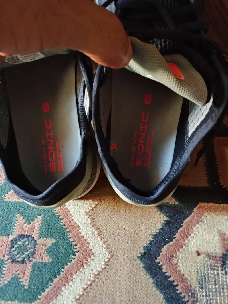 UNDER ARMOUR.  Siz. 43 8