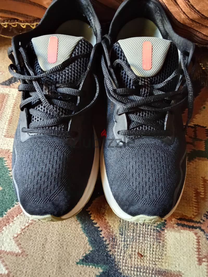 UNDER ARMOUR.  Siz. 43 11
