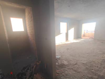 للبيع شقة بالحى ال١٦ بجوار بيفرلى هيلز دور متكرر باسانسير وحصة بالجراح بسعر رائع