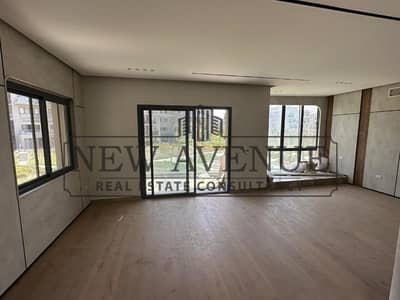 شقة كورنر فاخرة للإيجار في V-Residence فيليت بإطلالة بانورامية على اللاندسكيب والبحيرة وحمام السباحة