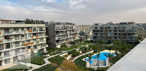 شقة بحديقة للإيجار في ڤي ريزيدنس سوديك ڤيلت | تشطيب كامل بالتكييفات ودولاب المطبخ | 3 غرف نوم