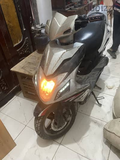 اسكوتر R8