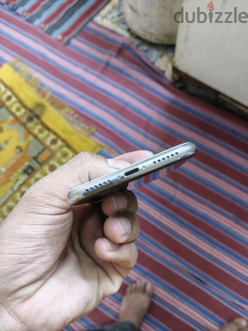 Apple - iPhone X 4