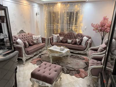 صالون نيو كلاسيك كامل – كنبتين + 2 فوتيه + ترابيزة + بف