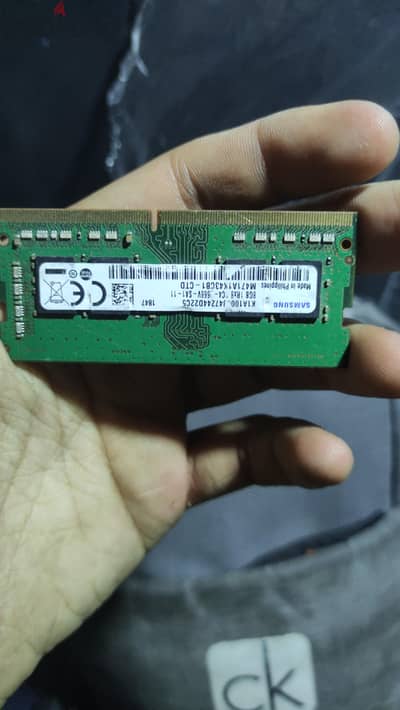 رامه 8 GB ddr4  البيع لظروف خاصه