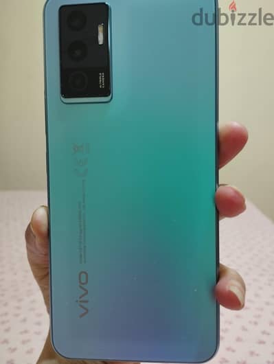 فيفو v23e رام  8+4 وذاكرة 128ج  بالشاحن والكارتونة