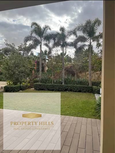 Villa for sale, immediate occupancy, prime location, vibrant beachfront setting.
