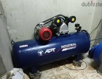 كمبورسور هواء ٥٠٠ لتر APT ٢ بستم كهرباء ٢٢٠ ملف نحاس ضغط ٨ بار  استعما