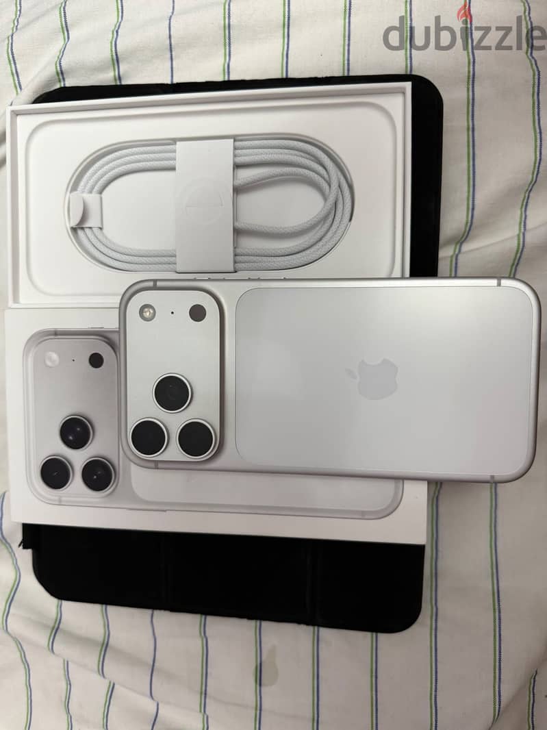 Apple - iPhone 17 Pro Max 1