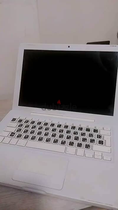 MacBook White  بحالة ممتازة | شاحن أصلي + ماوس | 2500ج
