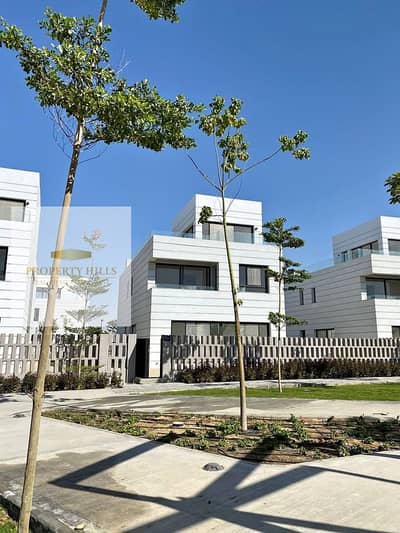 For a limited time, the last villa for sale at the old price, delivery soon, with an area of 238 meters + a garden in El Shorouk next to SODIC.