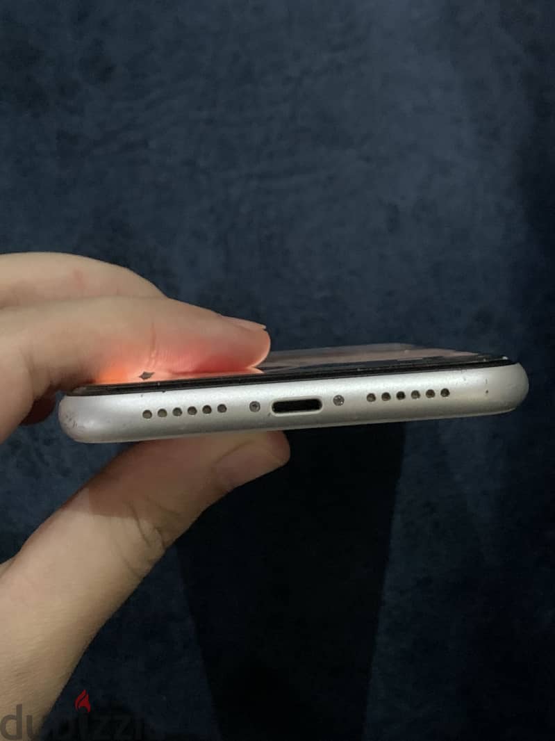Apple - iPhone XR 4