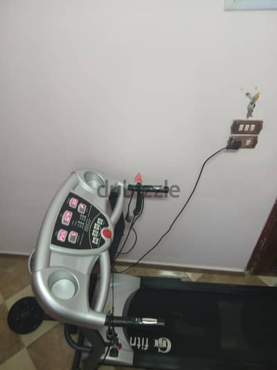 مشاية كهربائية G Fitness بحالة ممتازة