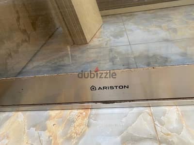 للبيع فرن بلت إن إيطالي من ماركة أريستون (Ariston)