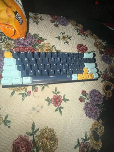 key caps كامله و switch redكامله 1200قابل للتفاوض  بالمجسم كلو بس بايز