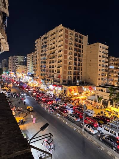 شقه متميزه مطله بالكامل على شارع الهانوفيل الرئيسي العجمي