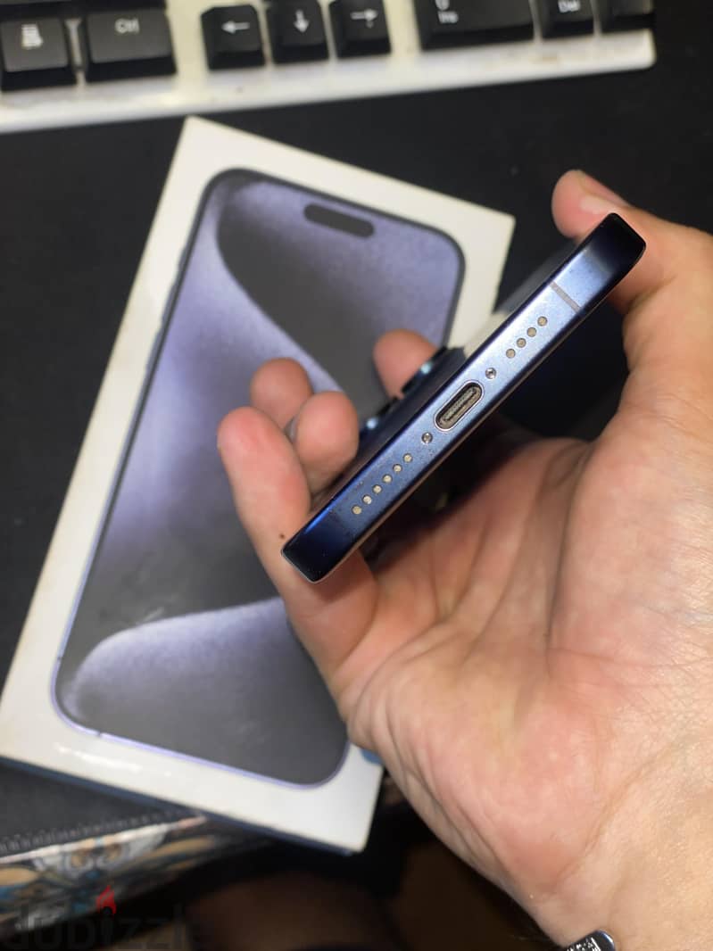 iPhone 15 Pro Max 256GB 5