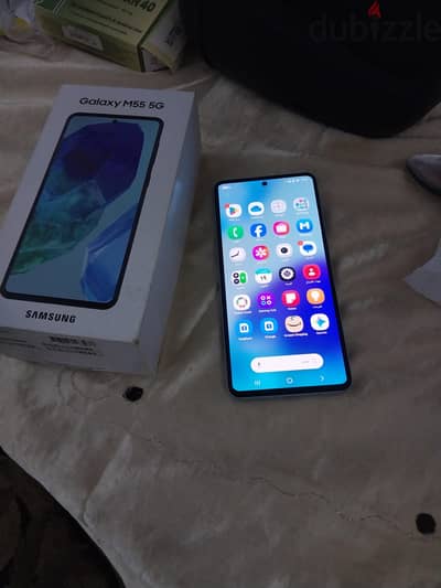 سامسونج موديل /R8/GB128M55/5G استعمال تقريبا ٣ شهر الضمان والكرتون كمل
