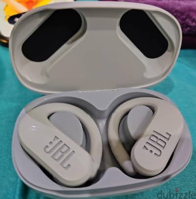 JBL earbuds endurance peak 3 جديدة لم تستخدم إلا للتجربة JBL earbuds endurance peak 3 جديدة لم تستخدم إلا للتجربة