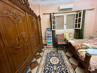 شقه للبيع في ٦ اكتوبر حي ٣ مجاوره ٢