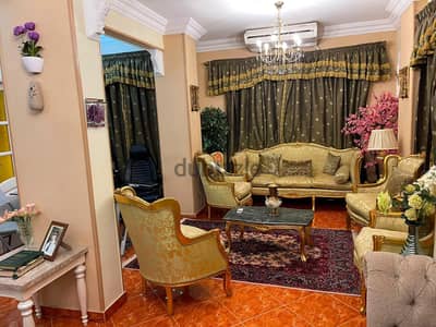 شقه للبيع في 6 اكتوبر -  حي3 مجاوره2 - 6th of October - من المالك 200م