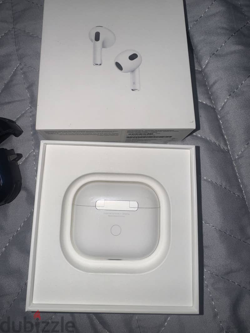 Airpods 3 with magsafe charging case 2