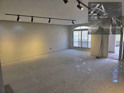 Ground floor apartment for rent in Stone Residence Compound, Katameya, Cairo. 3 bedrooms, includes kitchen and air conditioning.