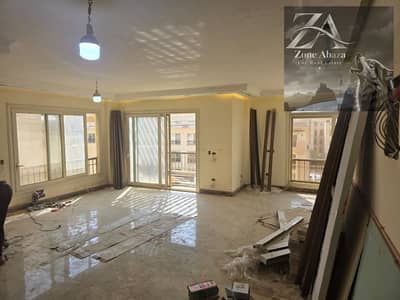 Penthouse for rent, 5 rooms, unfurnished, ultra-super-lux, Stone Residence Compound, Katameya, Cairo