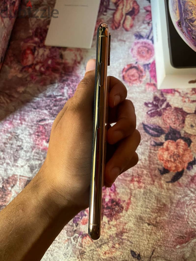 Apple - iPhone XS Max 4
