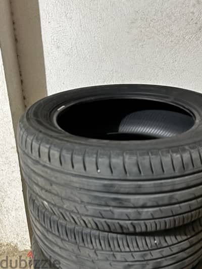 كاوتش مستعمل للبيع حالة جيده جدا مقاس 205/55/16