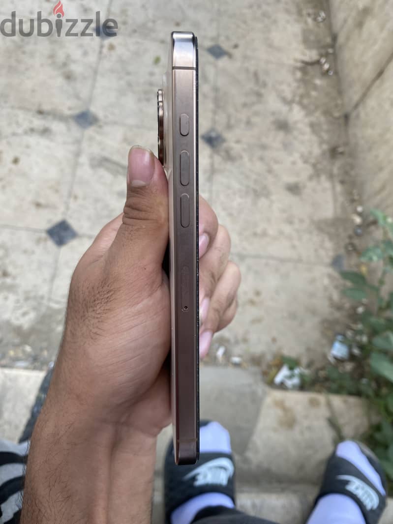 Apple - iPhone 16 Pro Max 3