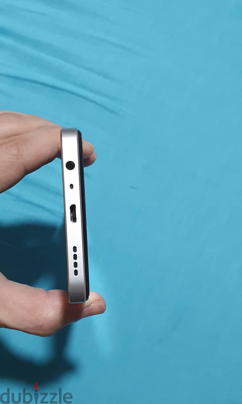 Realme C33 4