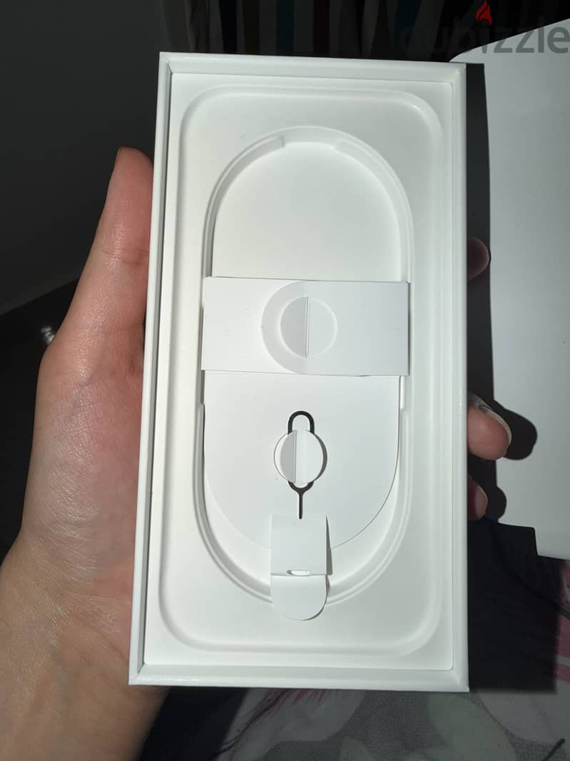 Iphone 17 pro used 1 year 2