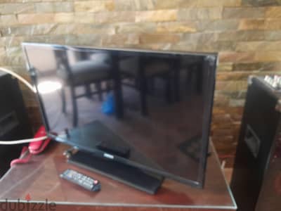 شاشتين سامسونج LCD مش سمارت  منهم واحد بالرسيفر buit-in