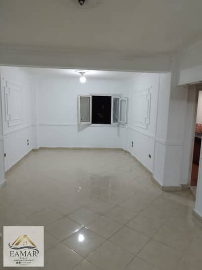 Apartment for rent in the 4th District housing complex, Fifth Settlement. 77 sqm, 5th (top) floor—no elevator.