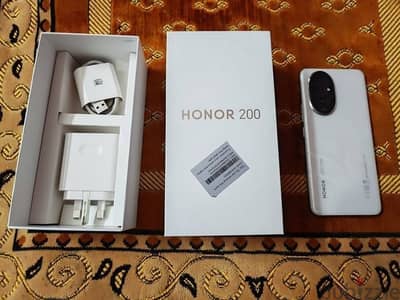 هونر 200 بحالة الزيرو بجميع مشتملاتة ذاكرة 512 رام 12 جيجا Honor 200
