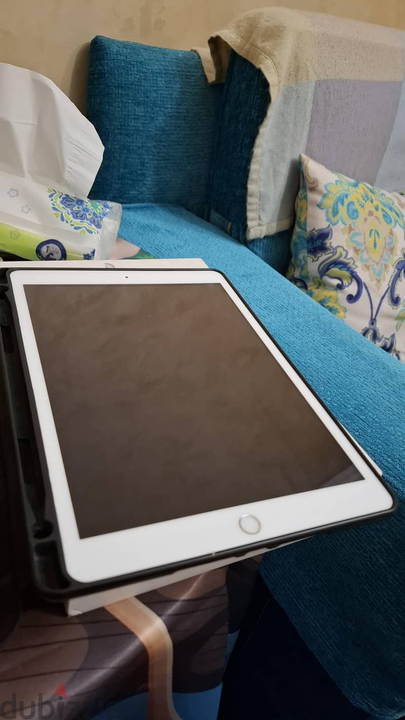 Ipad 8th generation (128 gb) 1